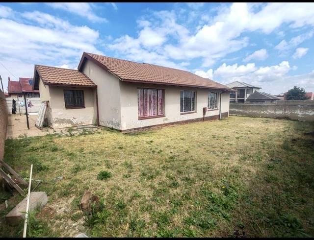 3 BEDROOM HOUSE FOR SALE IN KAGISO